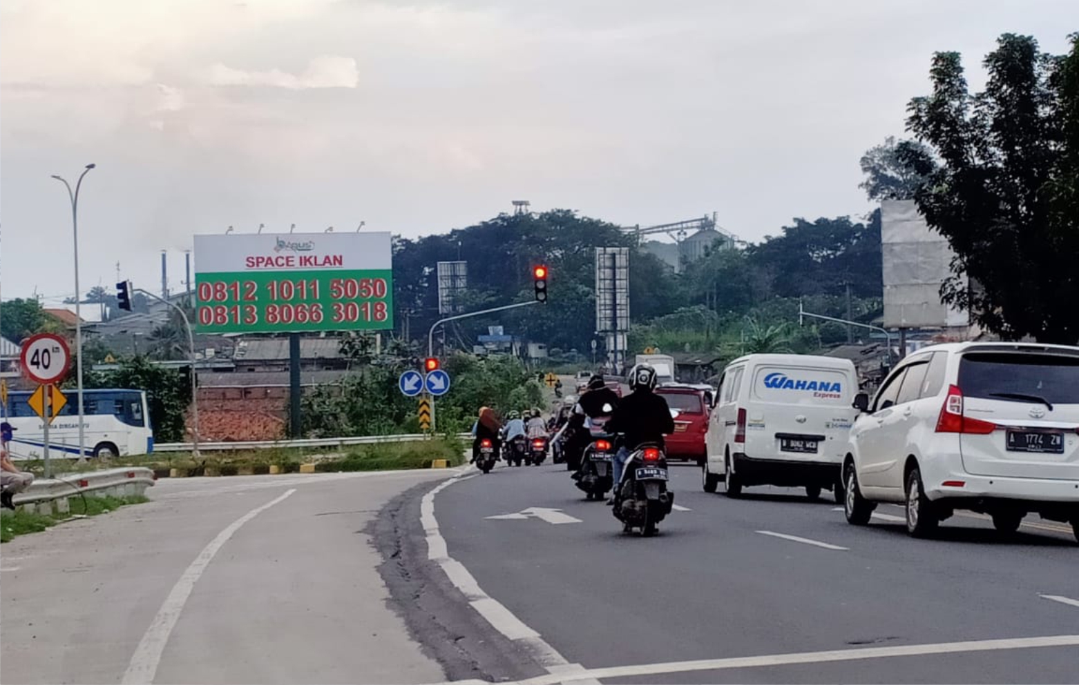 Jl. Raya Serang. ( Lampu Merah Exit Tol Balaraja Timur )